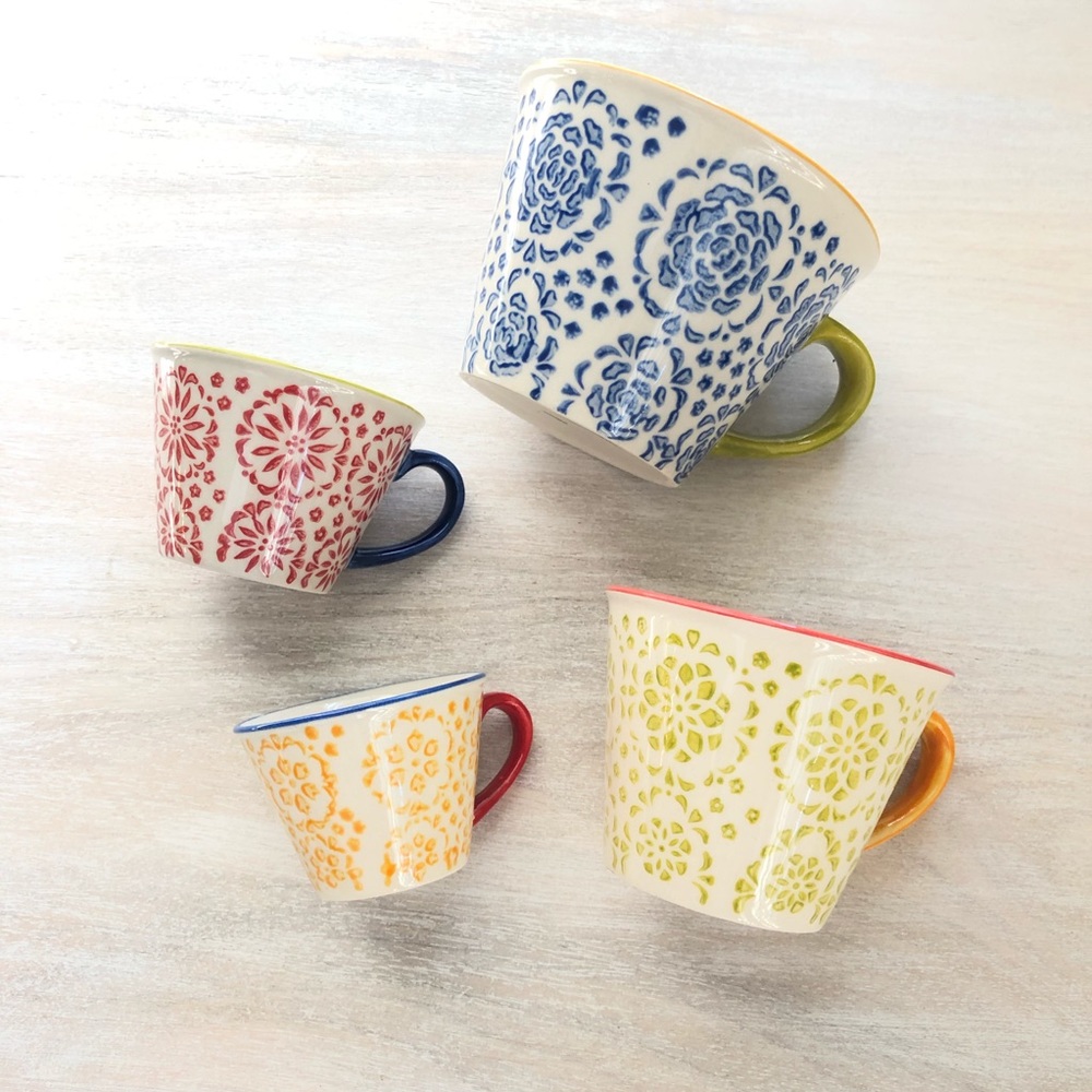NEW IN BOX decorative kitchen Measuring Cups